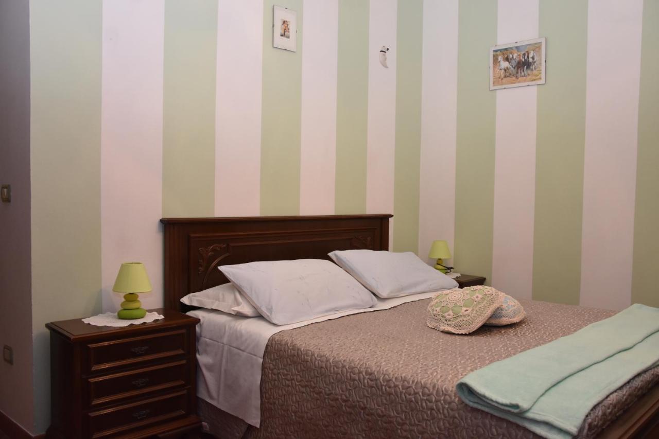 Agriturismo Maria Cristina Guest House Treiso Eksteriør bilde