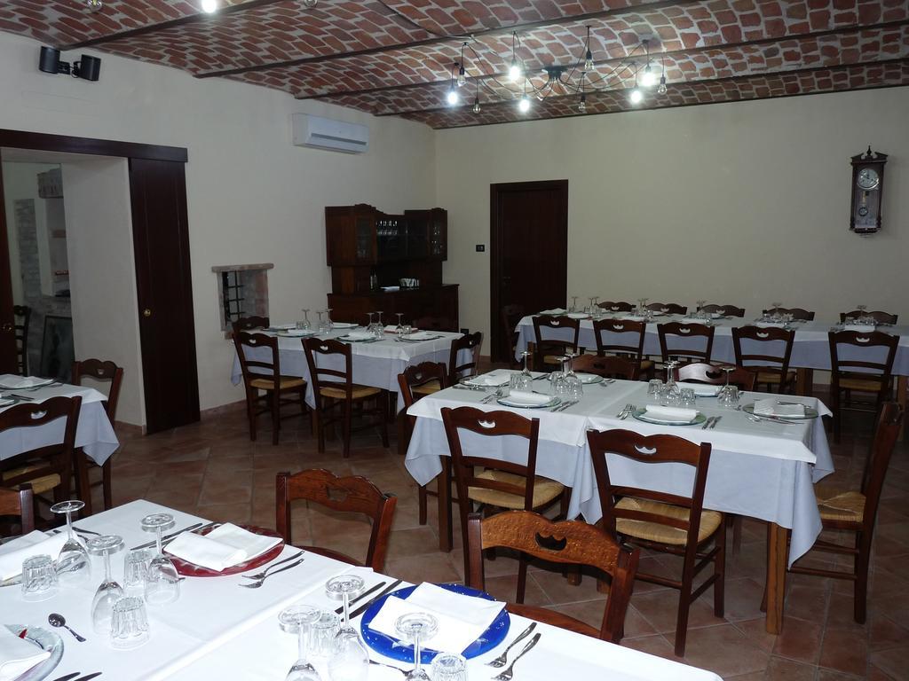 Agriturismo Maria Cristina Guest House Treiso Eksteriør bilde