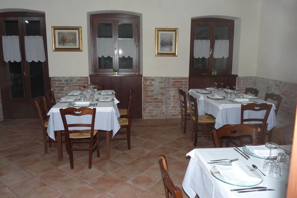 Agriturismo Maria Cristina Guest House Treiso Eksteriør bilde