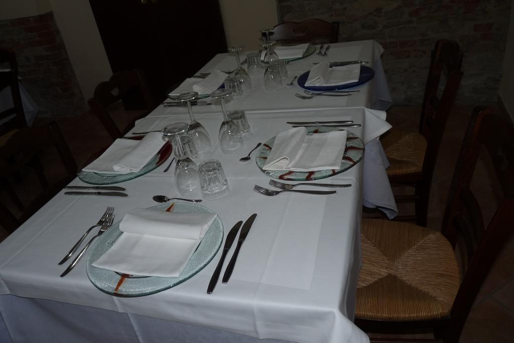 Agriturismo Maria Cristina Guest House Treiso Eksteriør bilde